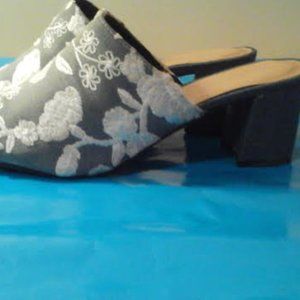 Women Slip on Sandal by Ashley Stewart Size 10W Denim/White Lace Front.